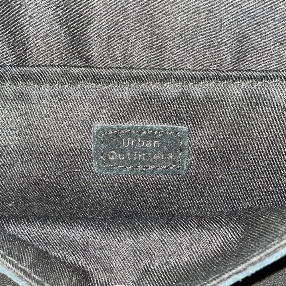 🎉CLOSET SALE 3 for 20🎉 Urban Outfitters Crossbody Purse - Picture 5 of 7